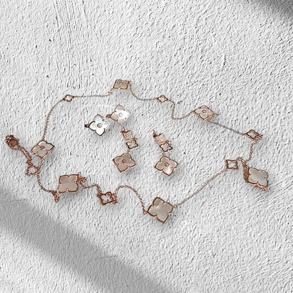 Mother of Pearl Flower Necklace and Sterling Silver and 2 pair of earrings set - Picture 2 of 7